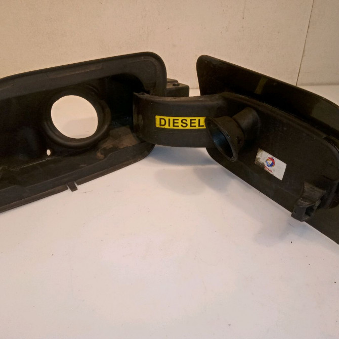 Volet de trappe carburant occasion CITROEN C4 GRAND PICASSO II Phase 1 04-2013->... 1.6 e-HDi 115ch 9816003180 3