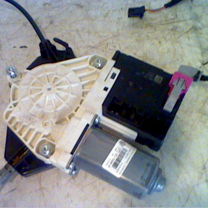 Mecanisme + moteur lève-glace avant droit occasion VOLKSWAGEN PASSAT V Phase 1 03-2005->10-2010 2.0 TDI 16v 140ch 3C8837462J 2