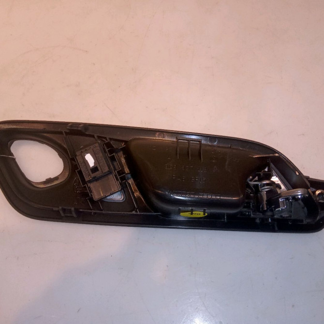 Poignee int porte avg occasion VOLKSWAGEN PASSAT V Phase 1 04-1995->04-1999 2.0 TDI 140ch 3C8837113GVAL 2