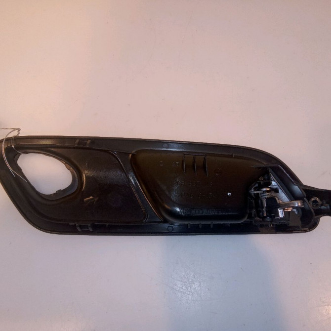 Poignee int porte arg occasion VOLKSWAGEN PASSAT V Phase 1 04-1995->04-1999 2.0 TDI 140ch 3C8837113FVAL 2