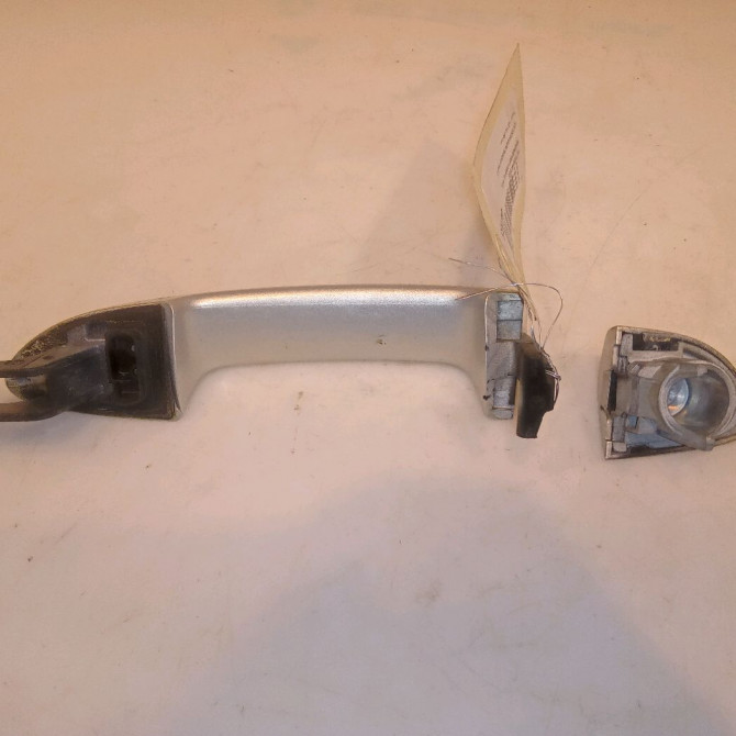 Poignee ext porte arg occasion VOLKSWAGEN PASSAT V Phase 1 04-1995->04-1999 2.0 TDI 140ch 3C0837205GRU 2