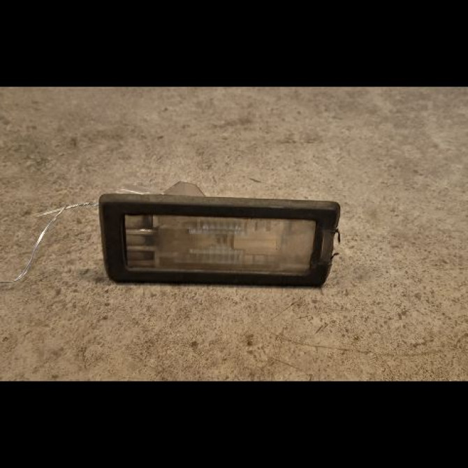 Eclaireur plaque de police d occasion RENAULT ESPACE IV Phase 2 03-2006->07-2012 2.0 DCI 150ch 8200013577 1