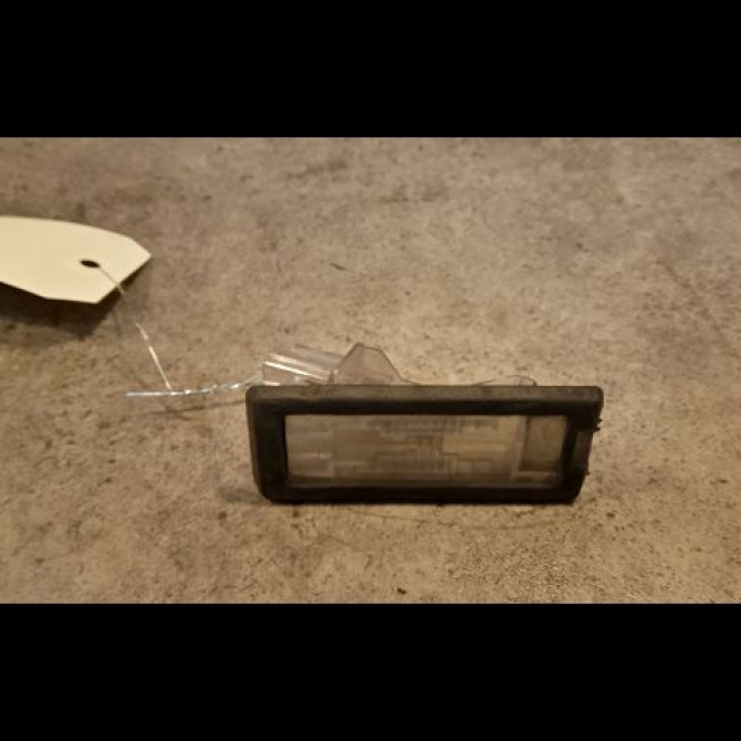 Eclaireur plaque de police g occasion RENAULT ESPACE IV Phase 2 03-2006->07-2012 2.0 DCI 150ch 8200013577 1