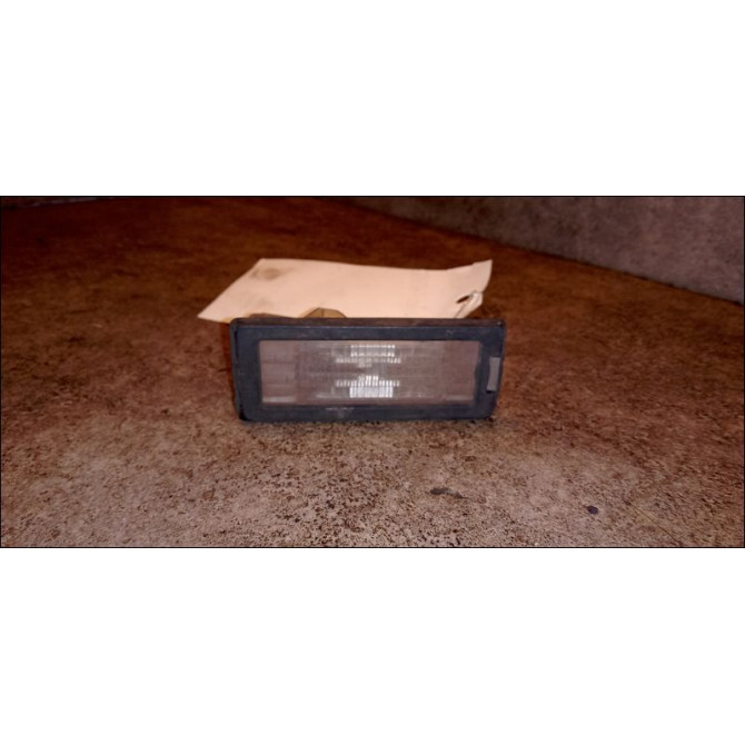 Eclaireur plaque de police d occasion RENAULT SCENIC II Phase 1 03-2004->09-2006 1.5 DCI 105ch 8200013577 1