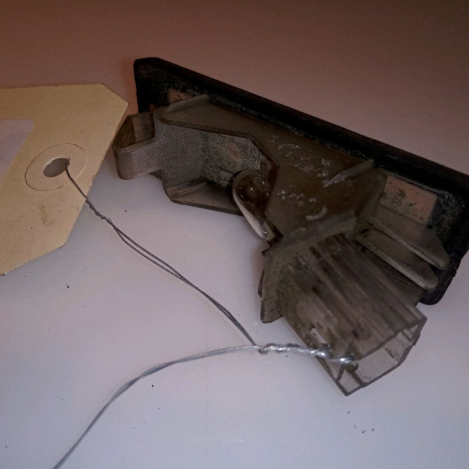 Eclaireur plaque de police d occasion RENAULT SCENIC II Phase 1 03-2004->09-2006 1.5 DCI 105ch 8200013577 2