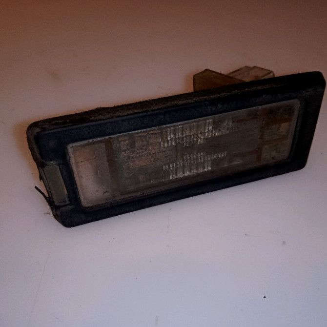 Eclaireur plaque de police d occasion RENAULT SCENIC II Phase 2 09-2006->04-2009 1.9 DCI 130ch 8200013577 1