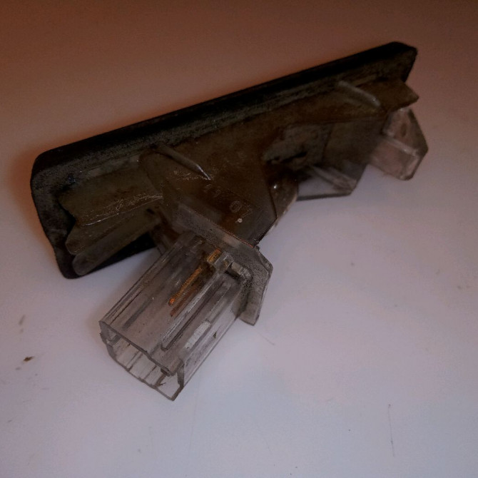 Eclaireur plaque de police d occasion RENAULT SCENIC II Phase 2 09-2006->04-2009 1.9 DCI 130ch 8200013577 2