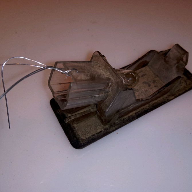 Eclaireur plaque de police g occasion RENAULT SCENIC II Phase 2 09-2006->04-2009 1.5 DCI 105ch 8200013577 2