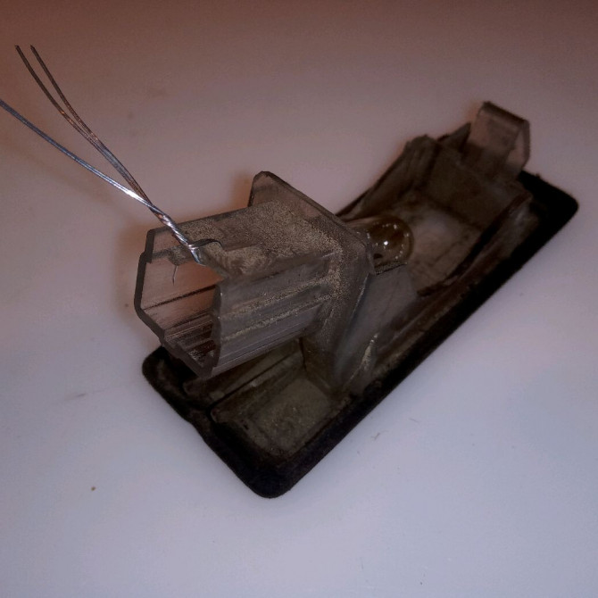 Eclaireur plaque de police d occasion RENAULT SCENIC II Phase 2 09-2006->04-2009 1.5 DCI 105ch 8200013577 2