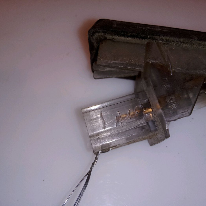 Eclaireur plaque de police d occasion RENAULT SCENIC II Phase 2 09-2006->04-2009 1.5 DCI 105ch 8200013577 3