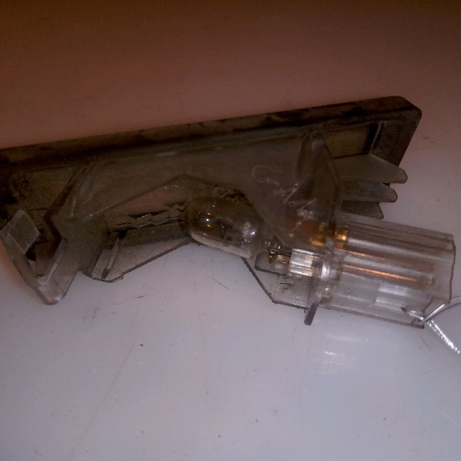 Eclaireur plaque de police g occasion RENAULT CLIO III phase 2 ESTATE 03-2009->12-2014 1.5 DCI 75ch 8200013577 2