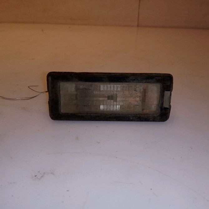 Eclaireur plaque de police g occasion RENAULT SCENIC II Phase 1 03-2004->09-2006 1.9 DCI 120ch 8200013577 1