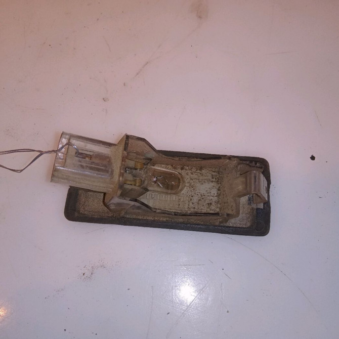 Eclaireur plaque de police g occasion RENAULT SCENIC II Phase 1 03-2004->09-2006 1.9 DCI 120ch 8200013577 2