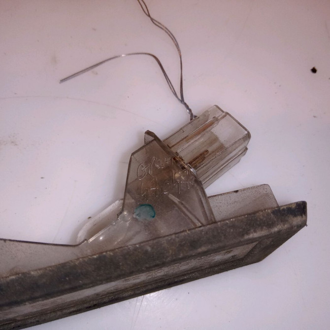 Eclaireur plaque de police g occasion RENAULT SCENIC II Phase 1 03-2004->09-2006 1.9 DCI 120ch 8200013577 3