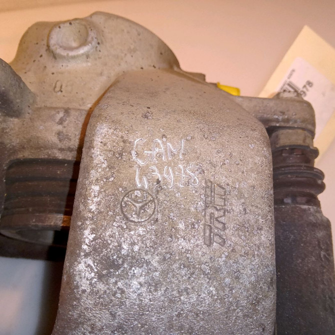 Etrier de frein avant gauche occasion MERCEDES CLASSE C III Phase 1 01-2007->12-2010 2044212181 3