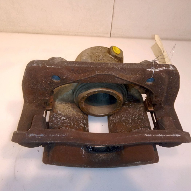 Etrier de frein avant droit occasion MERCEDES CLASSE C III Phase 1 01-2007->12-2010 2044212281 2