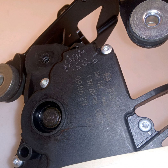 Moteur essuie-glace arrière occasion B.M.W. SERIE 3 V 61627208602 3