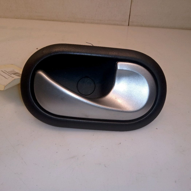Poignee int porte avd occasion RENAULT CLIO III Phase 2 03-2009->12-2014 8201053833 1