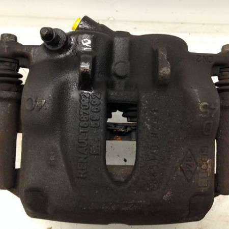 Etrier de frein avant droit occasion RENAULT TRAFIC II Phase 2 08-2006->... 2.0 DCI 115ch 7701051808