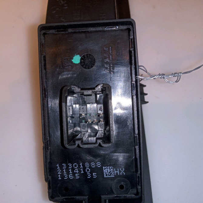 Commande leve-glace porte arrière gauche occasion OPEL ASTRA IV 13301888 3