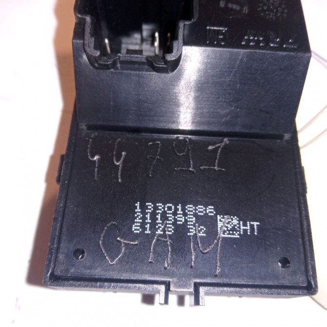 Commande lève-glace porte avant droite occasion OPEL MOKKA Phase 1 10-2012->... 1.6 CDTI 136ch 13301886 3