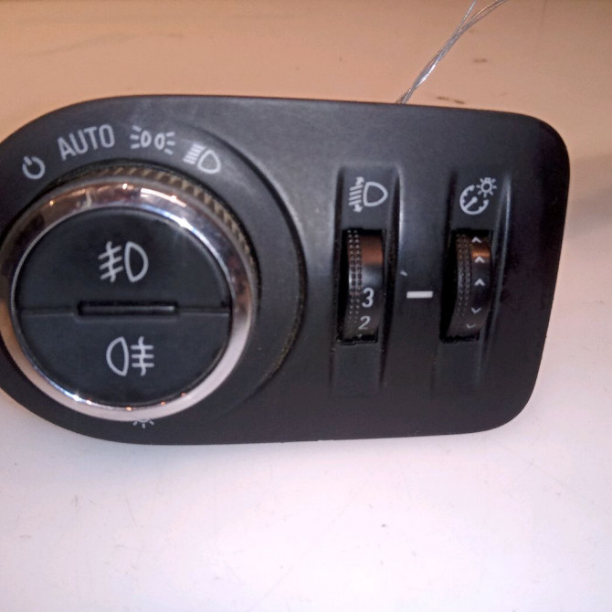 Interrupteur commande de phares occasion OPEL ZAFIRA III Phase 1 11-2011->... 13294817 1