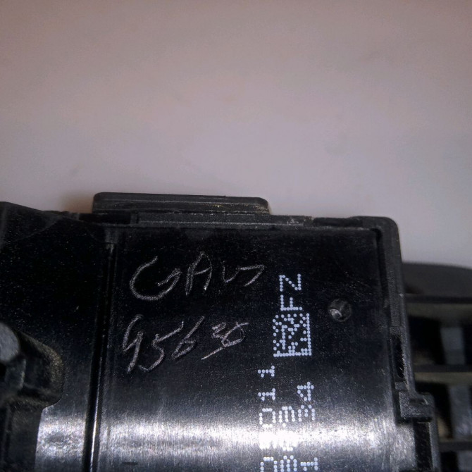 Commande lève-glace porte avant gauche occasion OPEL ZAFIRA III Phase 1 11-2011->... 13305011 3