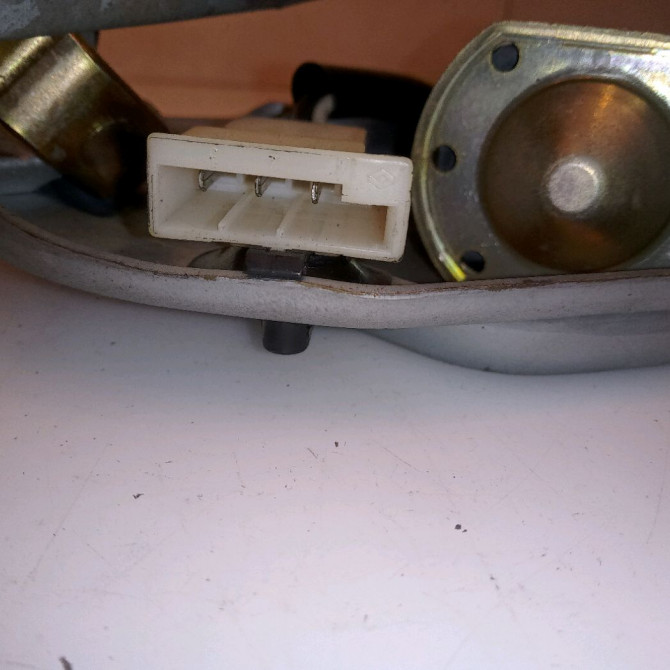 Moteur essuie-glace arrière occasion RENAULT 19 Phase 2 04-1992->04-1997 1.9 D 7700779045 3