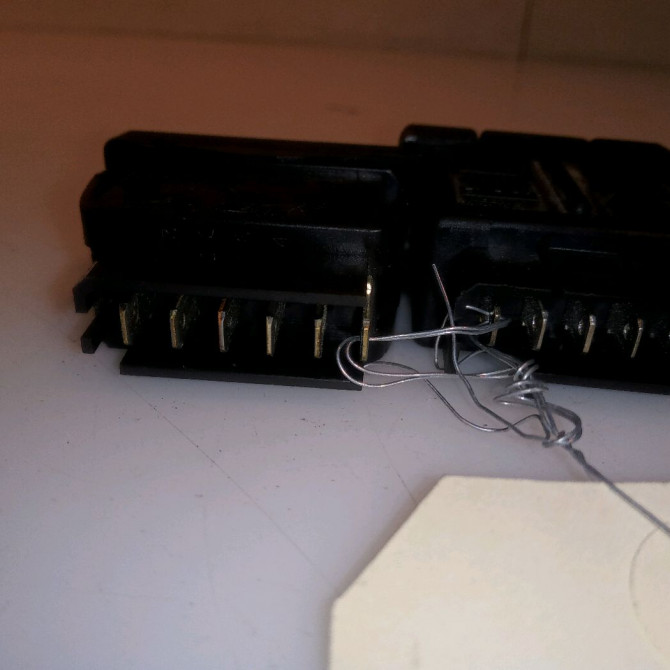 Commande lève-glace porte avant gauche occasion RENAULT 19 Phase 2 04-1992->04-1997 1.9 D 2