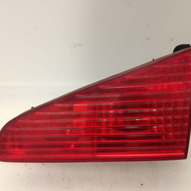 Feu arrière interieur gauche occasion PEUGEOT 607 Phase 1 11-1999->09-2004 2.2 HDI 6350N2 1