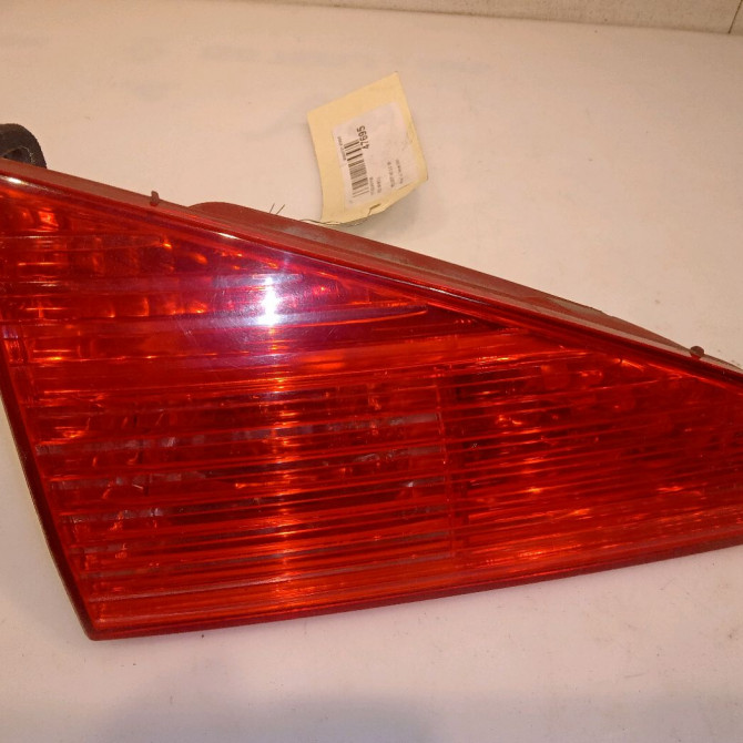 Feu arrière interieur gauche occasion PEUGEOT 607 Phase 1 11-1999->09-2004 3.0i V6 6350N2 1