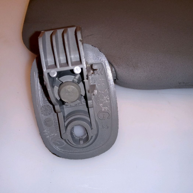 Pare-soleil gauche occasion RENAULT CLIO II Phase 2 06-2001->07-2006 1.5DCI 100ch 3