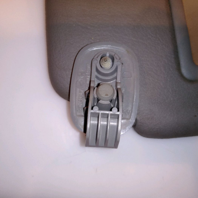 Pare-soleil droit occasion RENAULT CLIO II Phase 2 06-2001->07-2006 1.5 DCI 65ch 3