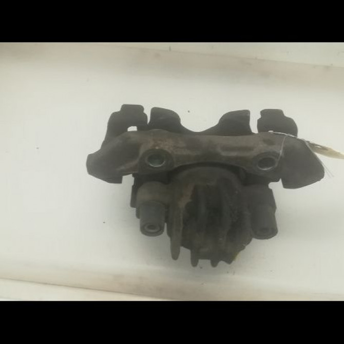 Etrier de frein avant gauche occasion PEUGEOT 205 Phase 2 FOURGON 03-1994->12-1996 1.8 D 60ch 2