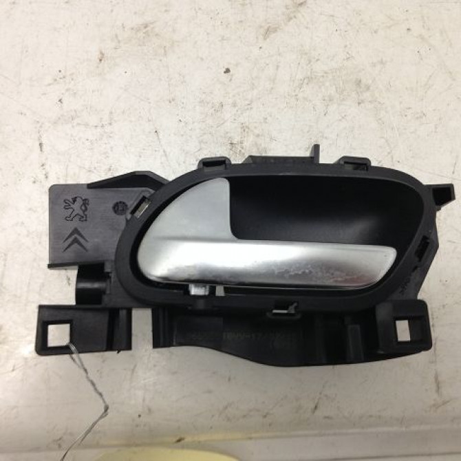 Poignee int porte arg occasion PEUGEOT 208 208 Phase 1 2012-03-01->2015-09-30 1.4 HDI 68ch 9143T8 1