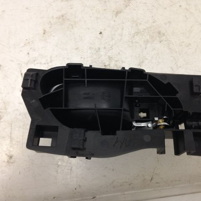 Poignee int porte arg occasion PEUGEOT 208 208 Phase 1 2012-03-01->2015-09-30 1.4 HDI 68ch 9143T8 2