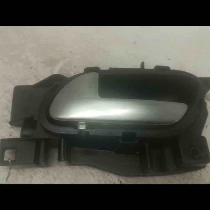 Poignee int porte avg occasion PEUGEOT 208 208 Phase 1 2012-03-01->2015-09-30 1.6 E-HDI 92ch 9143T8 1