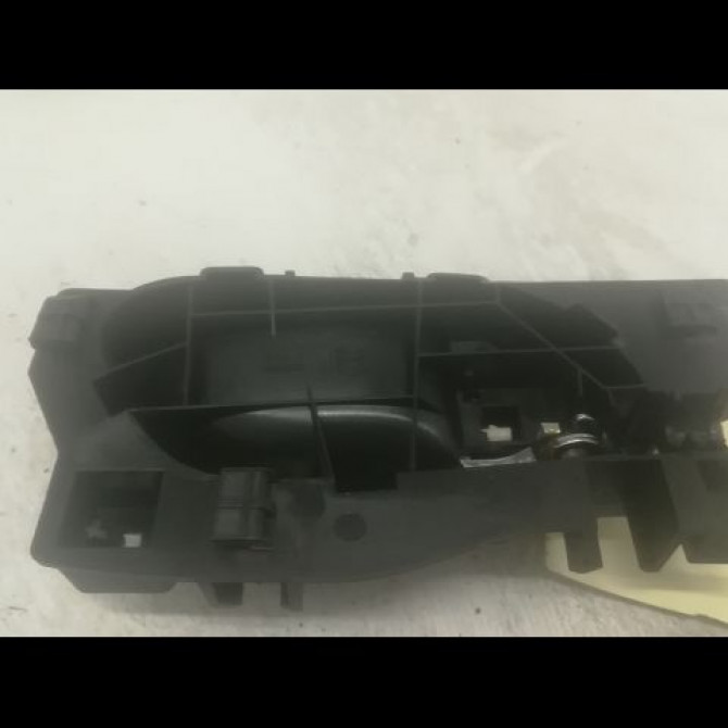 Poignee int porte avg occasion PEUGEOT 208 208 Phase 1 2012-03-01->2015-09-30 1.6 E-HDI 92ch 9143T8 2