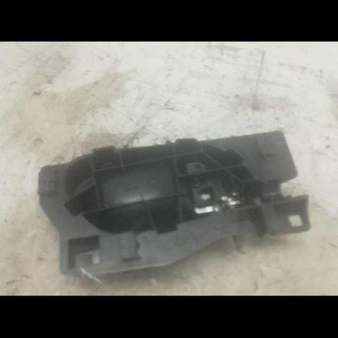 Poignee int porte avg occasion PEUGEOT 208 208 Phase 1 2012-03-01->2015-09-30 1.4 HDI 68ch 9143T8 2