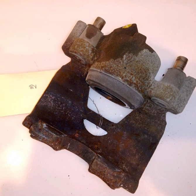 Etrier de frein avant gauche occasion RENAULT SCENIC III Phase 1 04-2009->11-2011 1.9 DCI 130ch 410110001R 2