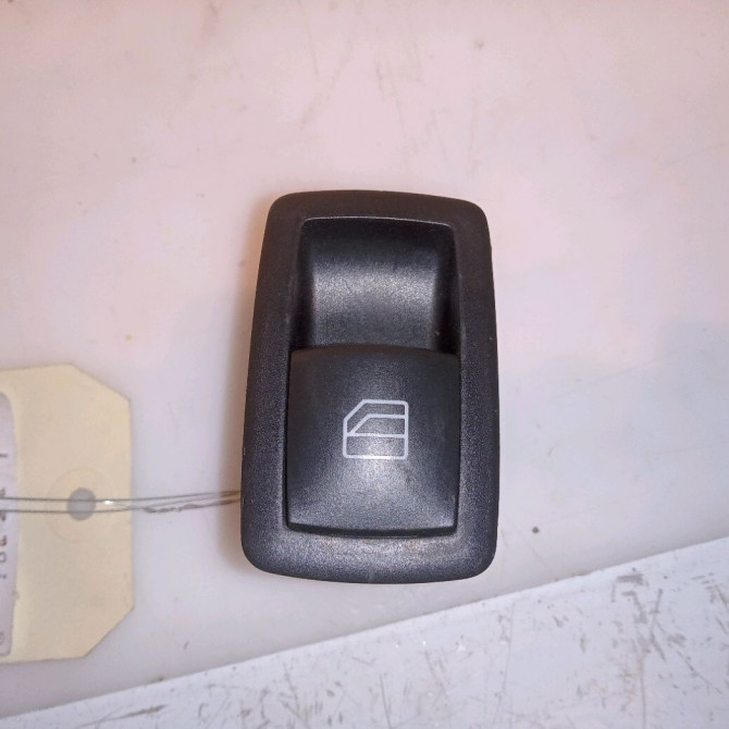 Commande leve-glace porte arrière droite occasion MERCEDES CLASSE B I Phase 1 06-2005->04-2008 B 180 CDI 1