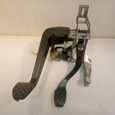 Pedalier complet occasion AUDI A4 II Phase 2 09-2004->04-2008 1.9 TDI 115ch 8E1721117D