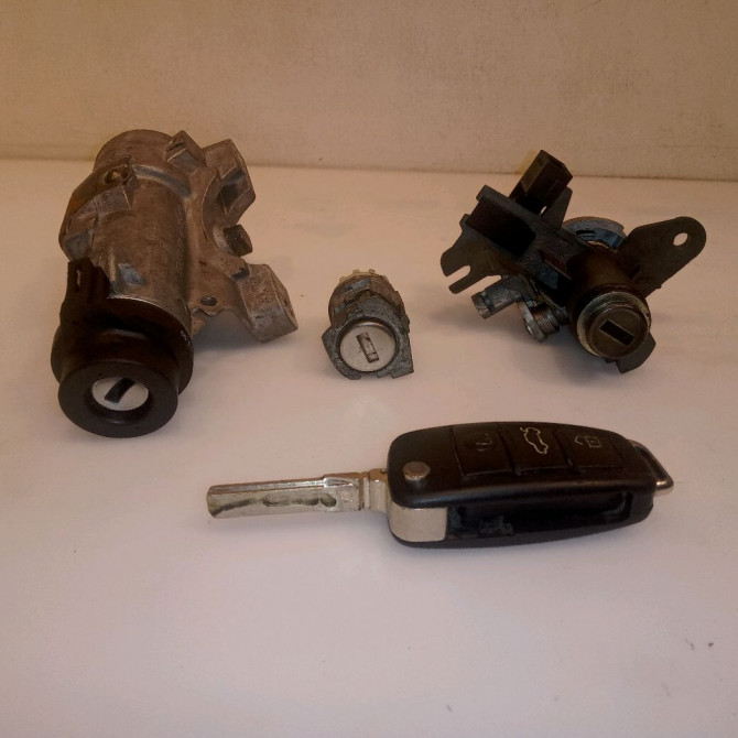 Kit serrures + antivol occasion AUDI A4 II Phase 2 09-2004->04-2008 1.9 TDI 115ch 8E0898375AA 1