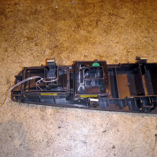 Commande lève-glace porte avant gauche occasion FIAT BRAVO II BRAVO II Phase 1 2007-03-01->2011-12-31 1.9 DT 120ch 735441020 2