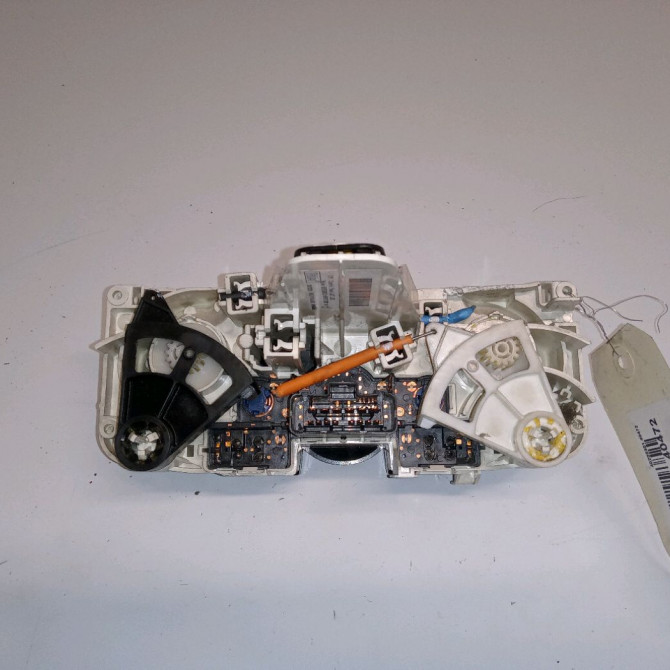 Commande de chauffage occasion NISSAN MICRA III Phase 1 04-1995->04-1999 1.4i 88ch 27515BC73B 2