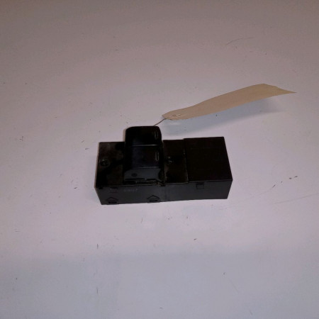 Commande lève-glace porte avant gauche occasion NISSAN MICRA III Phase 1 04-1995->04-1999 1.4i 88ch 25401AX600