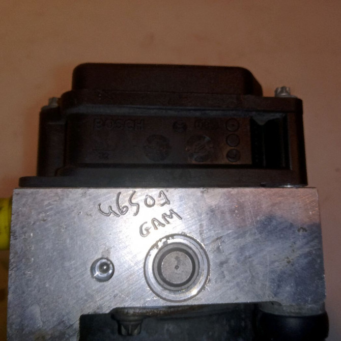 Unité hydraulique ABS occasion OPEL MERIVA I Phase 1 04-2003->12-2005 1.7 CDTI 93192618 4