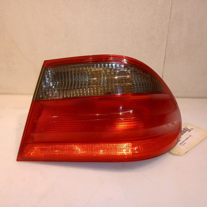 Feu arrière droit occasion MERCEDES CLASSE E II 2108203464 1
