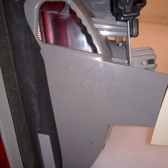 Feu arrière droit occasion MERCEDES CLASSE E II 2108203464 3