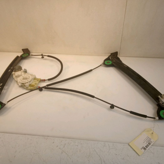 Mecanisme + moteur lève-glace avant droit occasion NISSAN MICRA III Phase 1 04-1995->04-1999 1.4i 88ch 80700BC00B 1